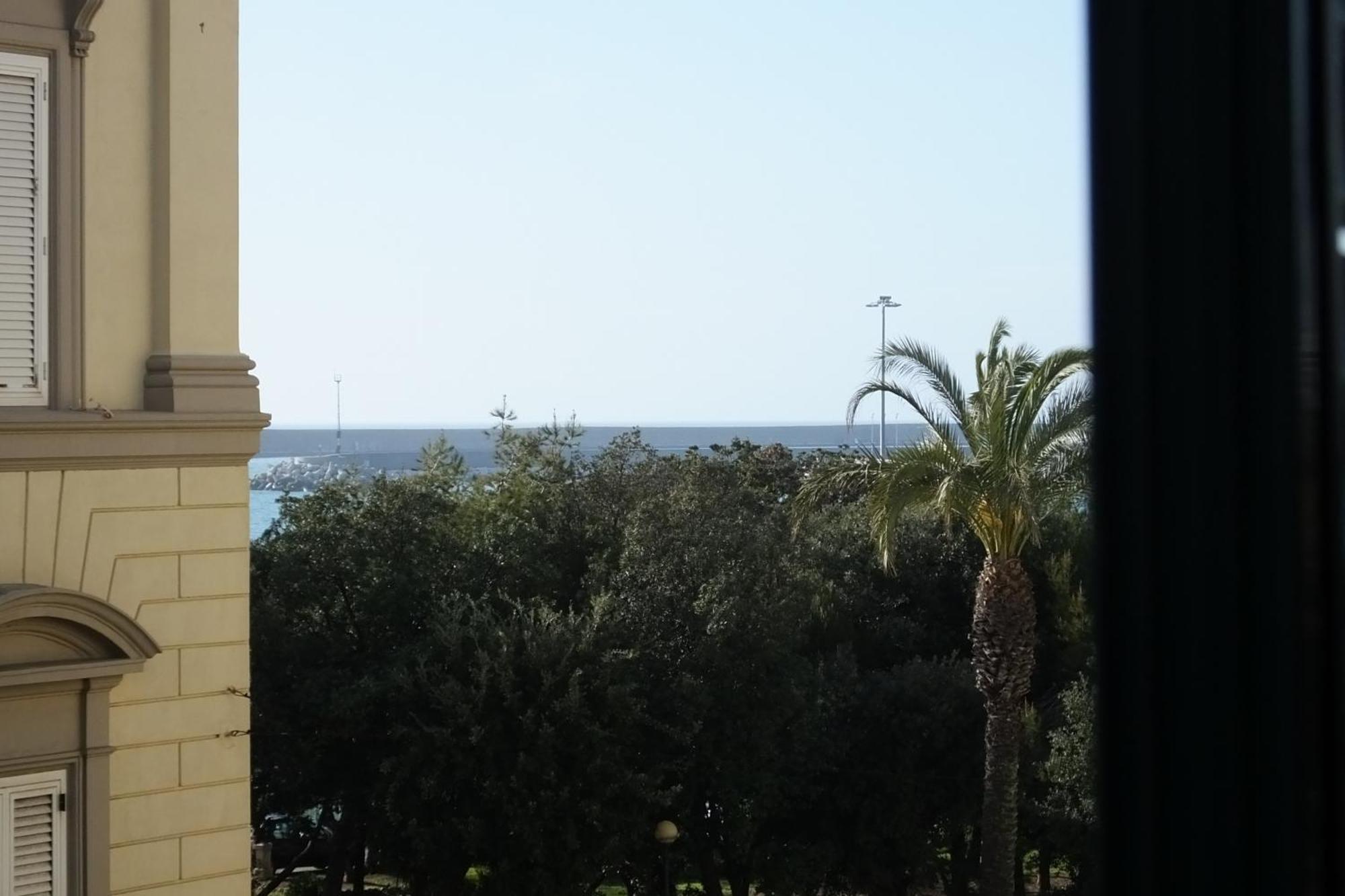 La Finestra Sul Mare B&B 리보르노 외부 사진