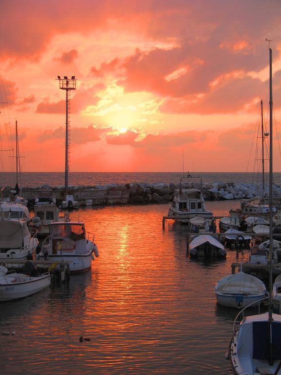 La Finestra Sul Mare B&B 리보르노 외부 사진